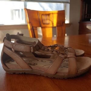 Women's Tan Sandals NWOT BareTraps